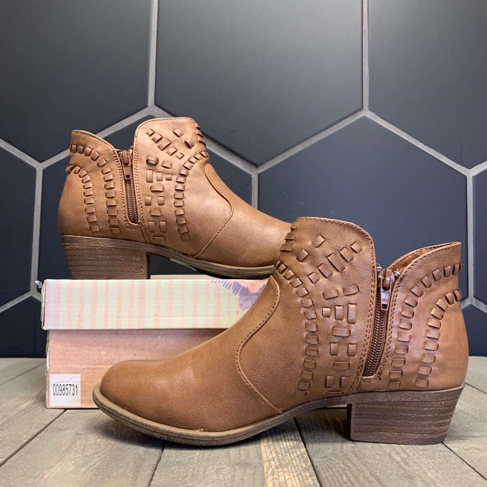 New W/ Box! Womens Very G Azteca Ankle Booties - Picture 2 of 7
